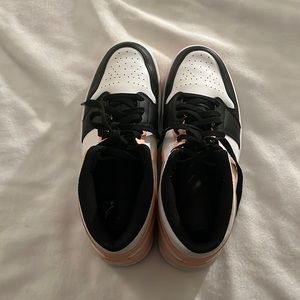 Air Jordan 1 Mid ‘Crimson Tint’